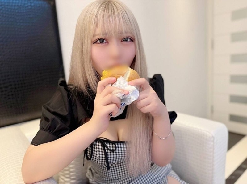 FC2-PPV-4745950 [Natural H cup] A cafe girl with the best body! Her beautiful busty body is incredibly sensitive, and the sight of her getting fucked 